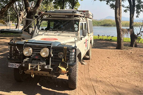 landy front 2 Land Rover